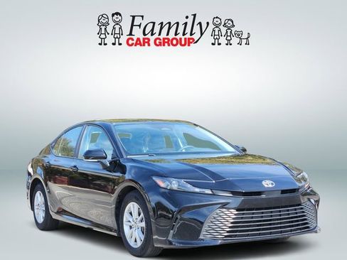 Used 2025 Toyota Camry LE image 2