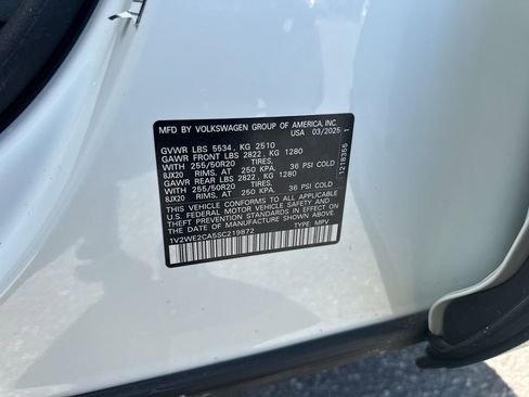 Used 2025 Volkswagen Atlas Cross Sport SE image 35