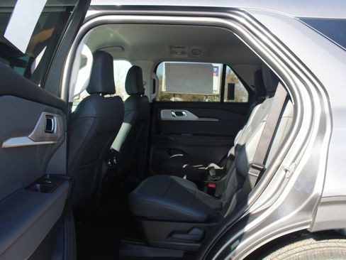 New 2026 Ford Explorer Active w/ Active Comfort Package AWD/4WD image 13