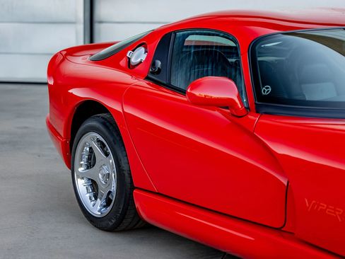 Used 1997 Dodge Viper GTS RWD image 39