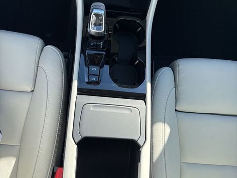 New 2026 Volvo XC40 B4 Plus w/ Climate Package image 25