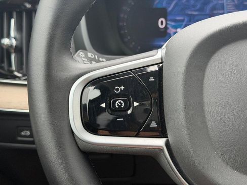 Certified 2025 Volvo XC90 B6 Plus AWD/4WD image 19