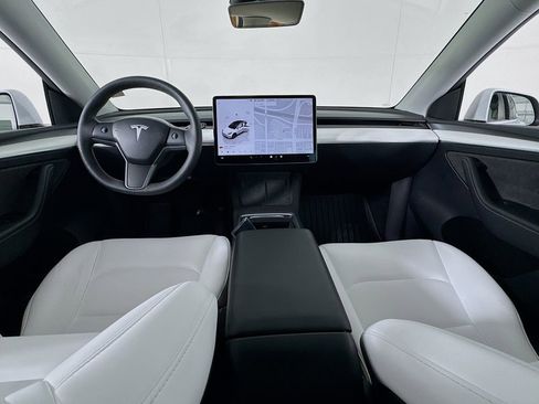 Used 2024 Tesla Model Y Long Range image 35