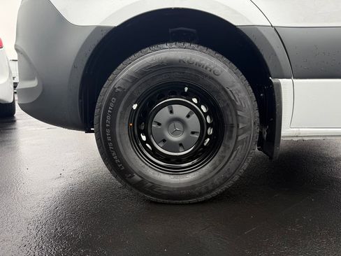 Used 2025 Mercedes-Benz Sprinter 2500 image 11