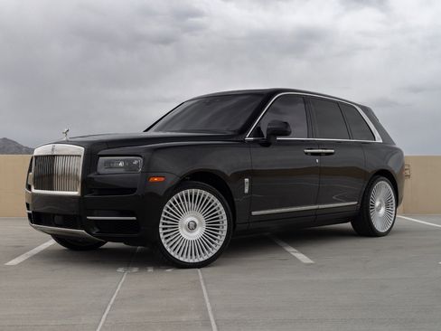 Used 2021 Rolls-Royce Cullinan image 1