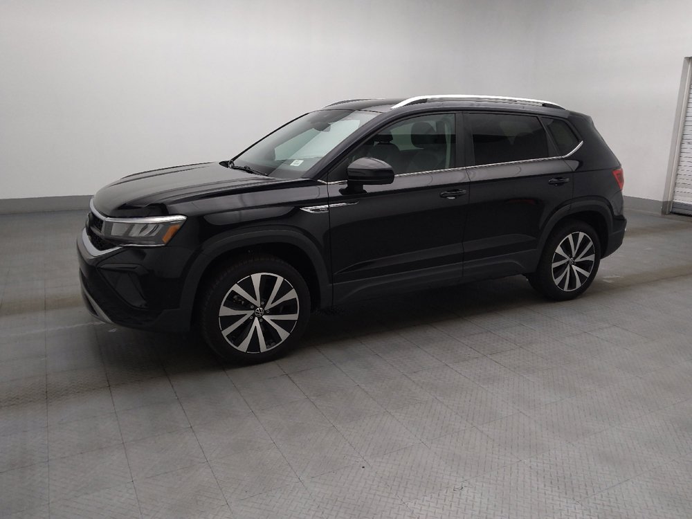 Used 2024 Volkswagen Taos SE FWD image 2