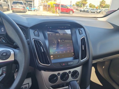 Used 2013 Ford Focus SE FWD image 36