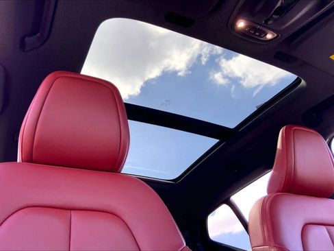 Used 2020 Volvo XC40 T5 Momentum image 14