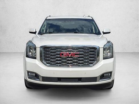 Used 2020 GMC Yukon XL Denali w/ Denali Premium Package image 2