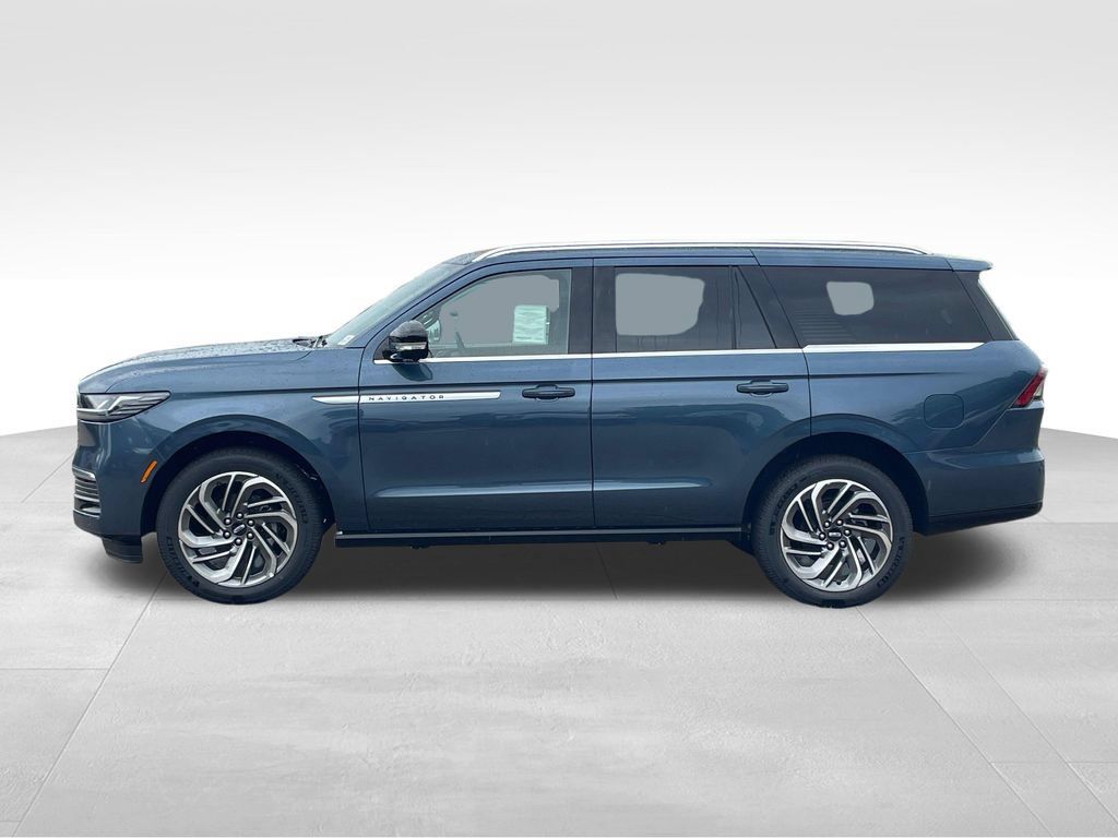 New 2027 Lincoln Navigator Reserve AWD/4WD image 2