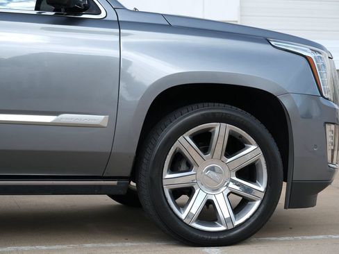 Used 2019 Cadillac Escalade Premium Luxury AWD/4WD image 29