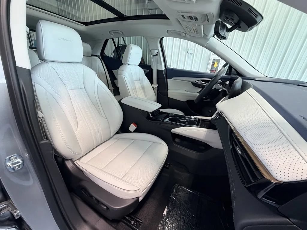 Used 2025 Buick Envision Avenir AWD/4WD image 30