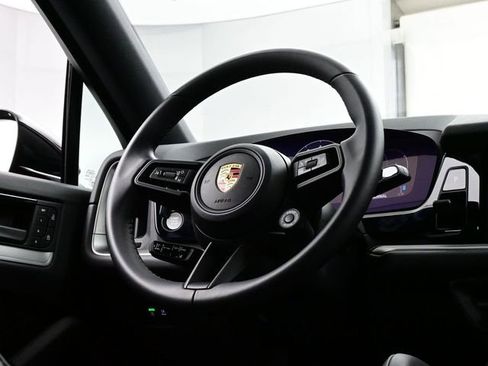 Certified 2025 Porsche Cayenne Coupe AWD/4WD image 20