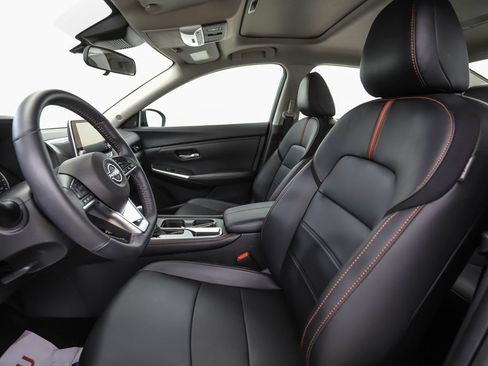 Used 2025 Nissan Sentra SR w/ SR Premium Package FWD image 11