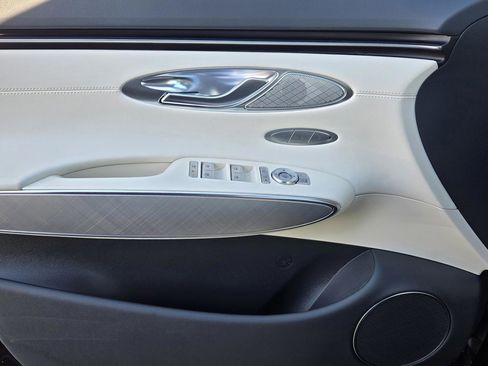 Used 2025 Genesis Electrified GV70 Advanced image 18