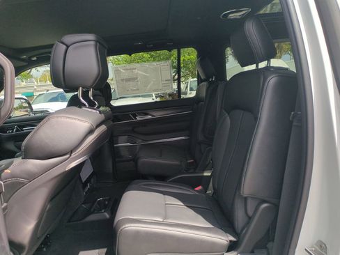 New 2026 Jeep Grand Wagoneer L Summit AWD/4WD image 15