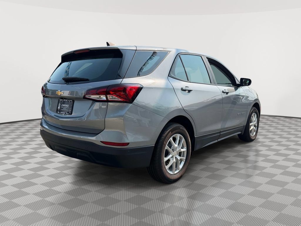 Used 2024 Chevrolet Equinox LS FWD image 9
