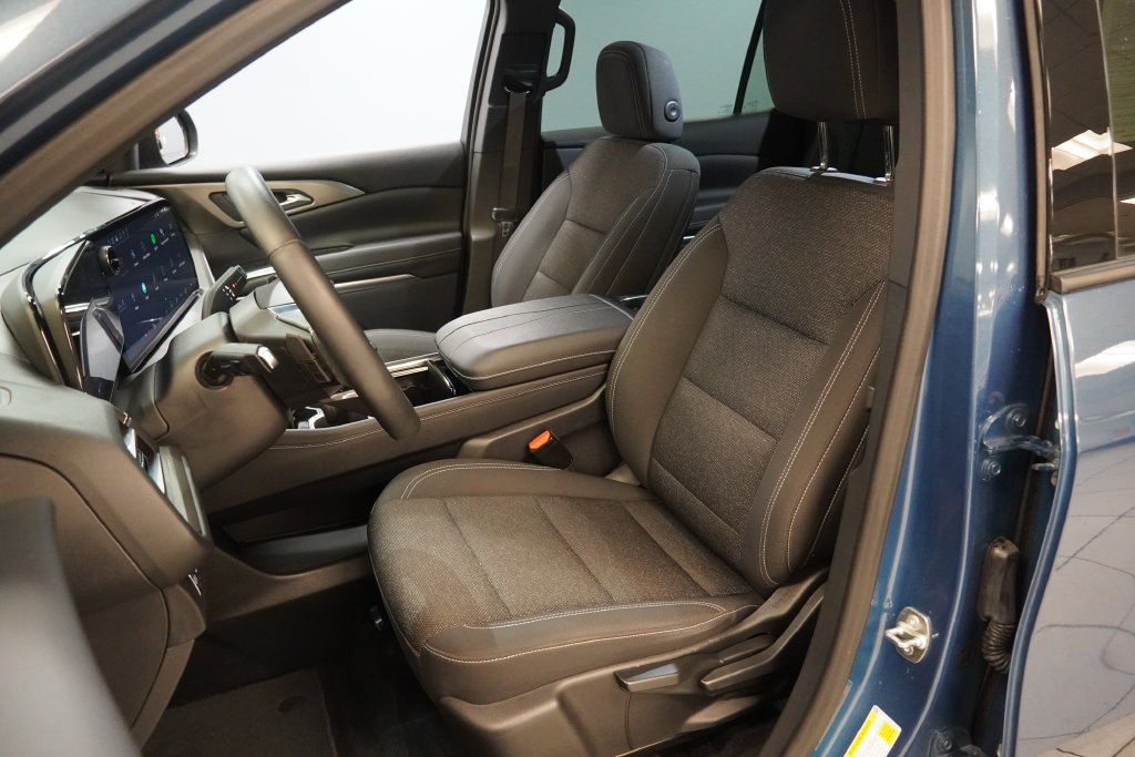 Used 2024 Chevrolet Traverse LS w/ Midnight/Sport Edition AWD/4WD image 3