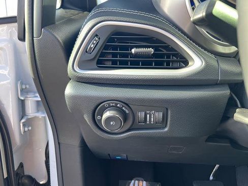 New 2026 Chrysler Pacifica Select image 17