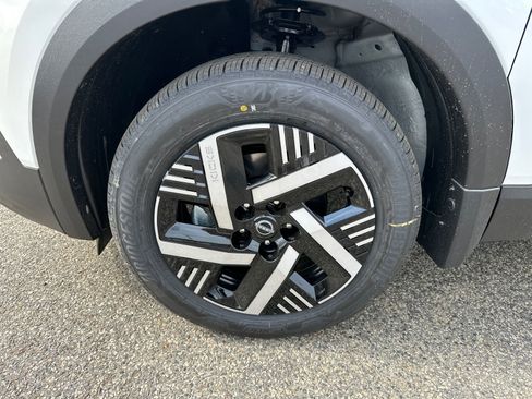 New 2026 Nissan Kicks SV image 7