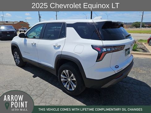 Used 2025 Chevrolet Equinox LT FWD image 8