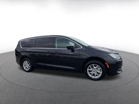 Used 2024 Chrysler Voyager LX FWD image 2