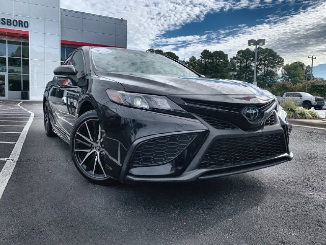 Used 2024 Toyota Camry SE FWD image 2