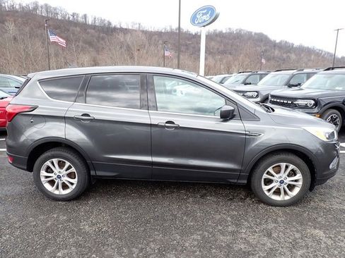 Used 2019 Ford Escape SE image 6