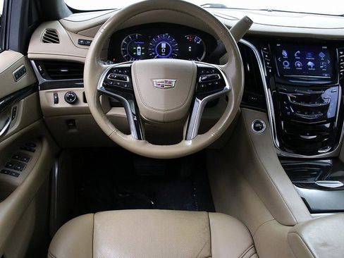 Used 2018 Cadillac Escalade ESV Platinum image 18