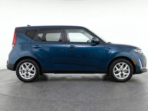 Used 2025 Kia Soul LX w/ LX Technology Package FWD image 8
