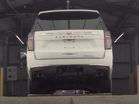 Used 2023 Chevrolet Suburban Premier image 5