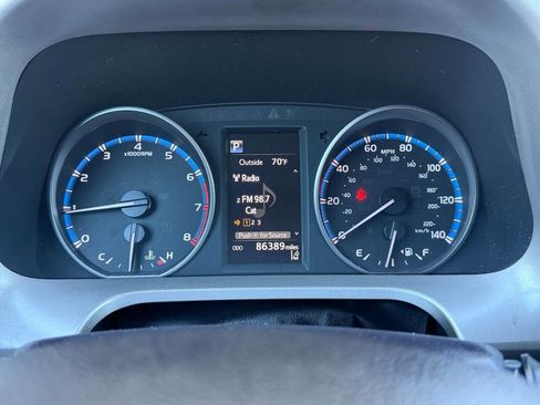 Used 2018 Toyota RAV4 XLE FWD image 15