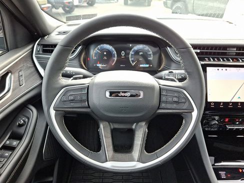 New 2025 Jeep Grand Cherokee L Limited w/ Black Appearance Package image 23