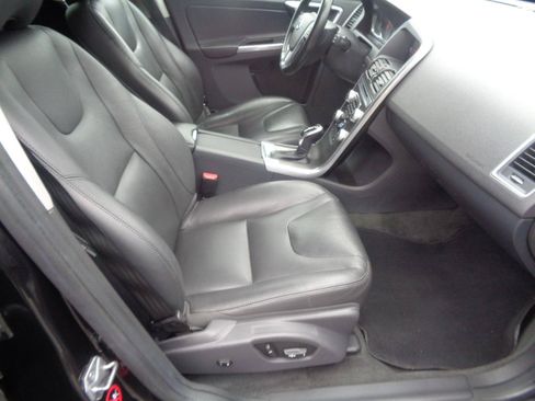 Used 2016 Volvo XC60 T6 w/ Proximity Package AWD/4WD image 32