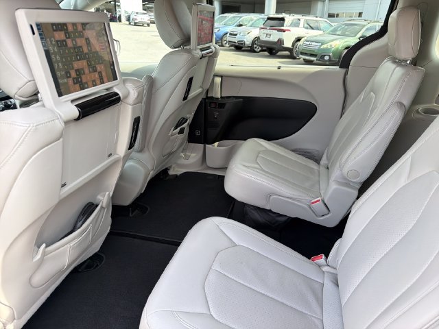 Used 2018 Chrysler Pacifica Touring-L Plus FWD image 21