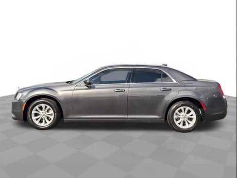 Used 2023 Chrysler 300 Touring image 7