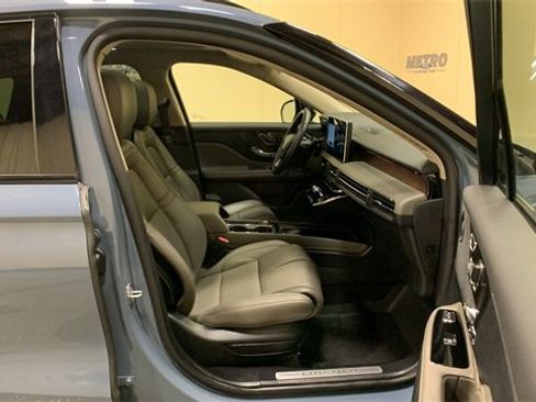 Used 2025 Lincoln Corsair Reserve w/ Equipment Group 202A image 13