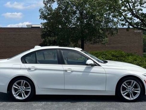 Used 2018 BMW 320i Sedan image 9