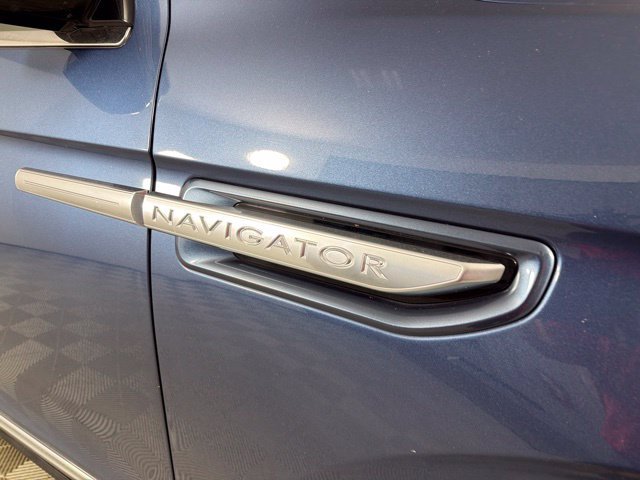 Used 2018 Lincoln Navigator Reserve w/ Technology Package AWD/4WD image 17