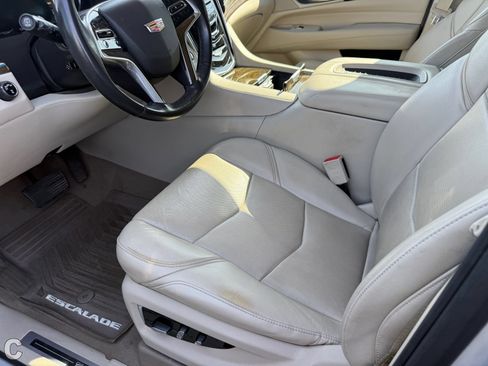 Certified 2018 Cadillac Escalade Luxury AWD/4WD image 15