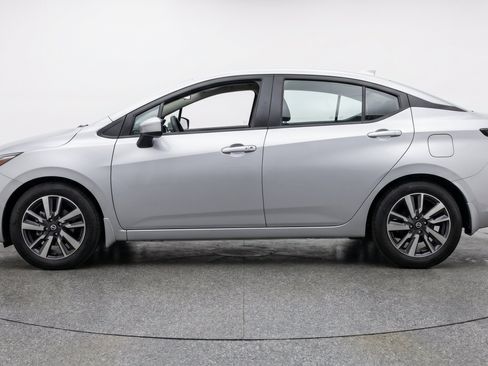 Used 2025 Nissan Versa SV FWD image 5