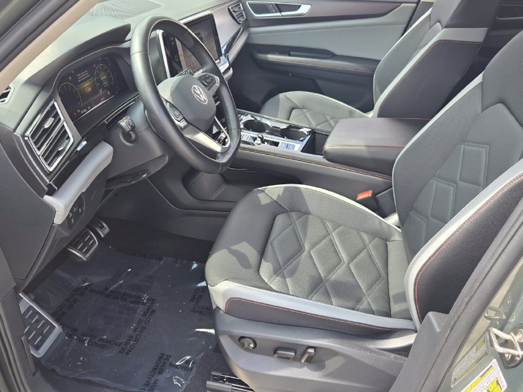 Certified 2025 Volkswagen Atlas Peak Edition SE AWD/4WD image 10