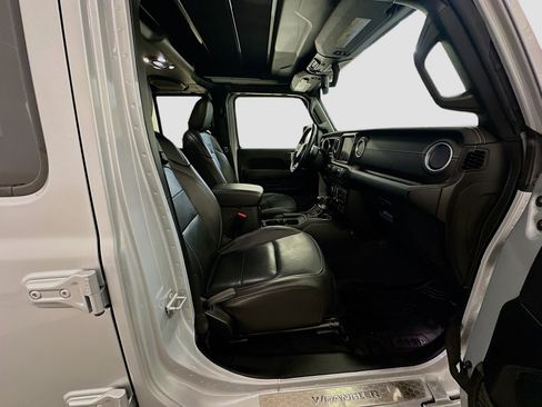 Used 2023 Jeep Wrangler Sahara w/ Cold Weather Group image 31