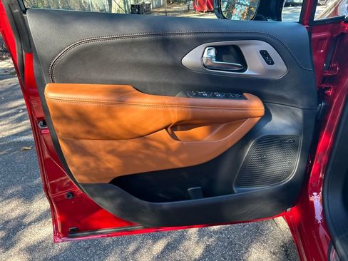 New 2026 Chrysler Pacifica Pinnacle image 12