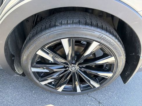 Used 2024 Toyota Crown Platinum image 12