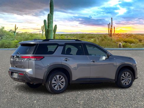 Used 2025 Nissan Pathfinder SV image 5