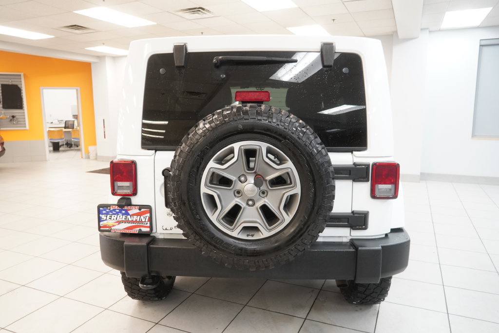 Used 2015 Jeep Wrangler Unlimited Rubicon w/ Connectivity Group AWD/4WD image 8