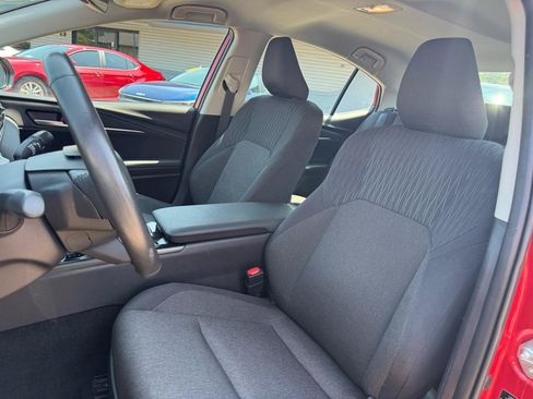 Used 2025 Toyota Camry LE w/ Convenience Package FWD image 9