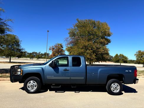 Used 2011 Chevrolet Silverado 2500 LT w/ Interior Plus Package image 2