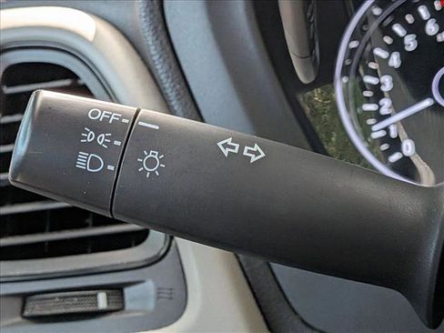Used 2019 Honda HR-V LX image 9